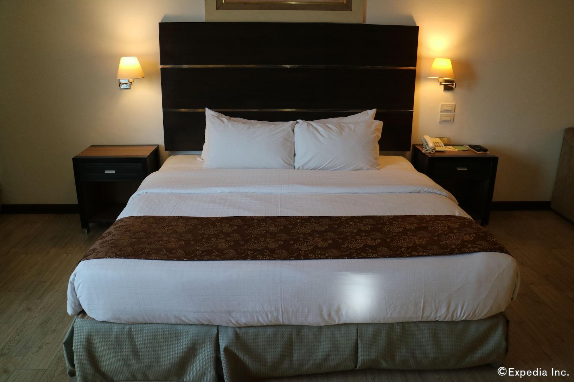 Days Hotel By Wyndham Iloilo Екстериор снимка