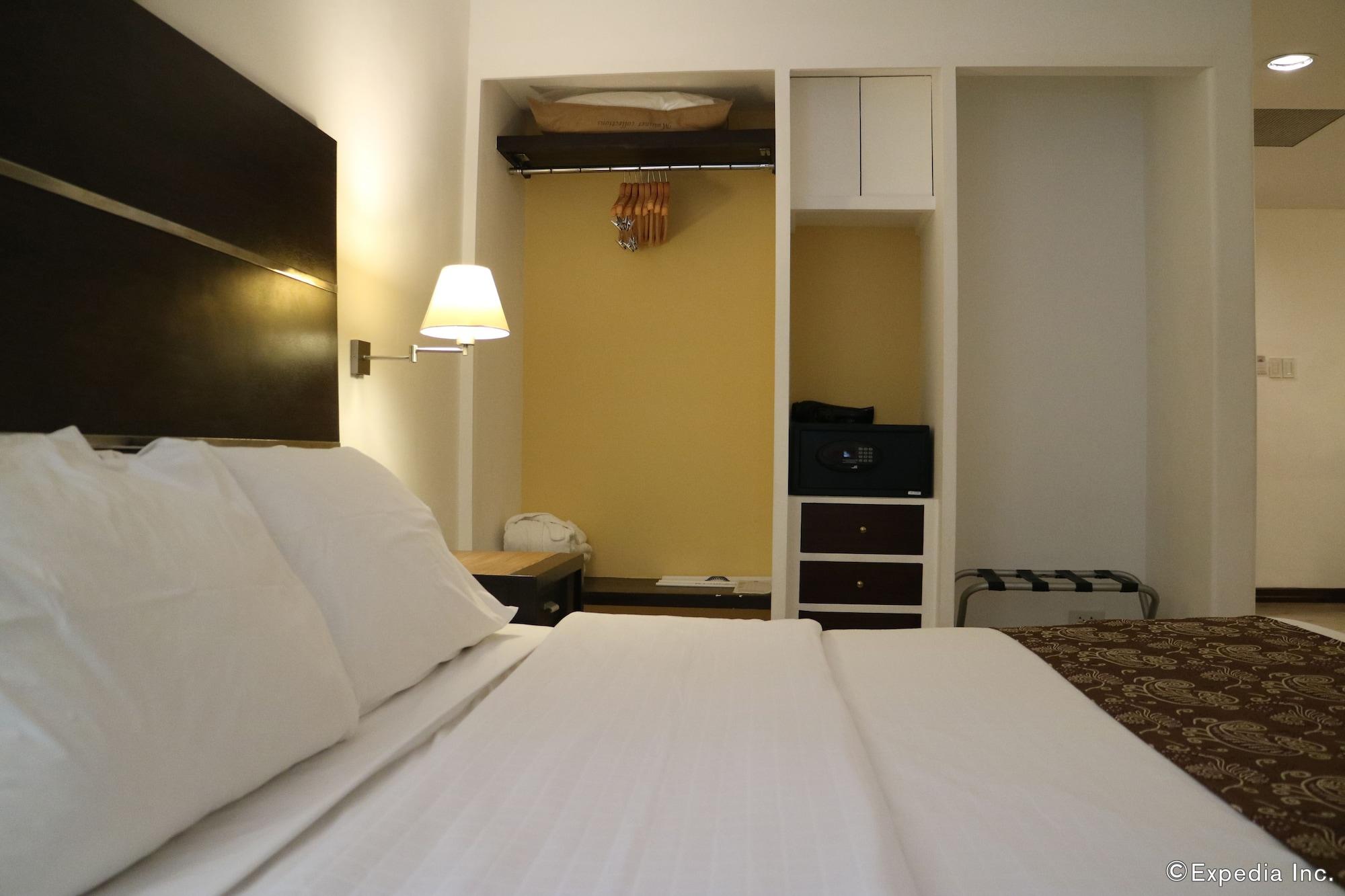 Days Hotel By Wyndham Iloilo Екстериор снимка