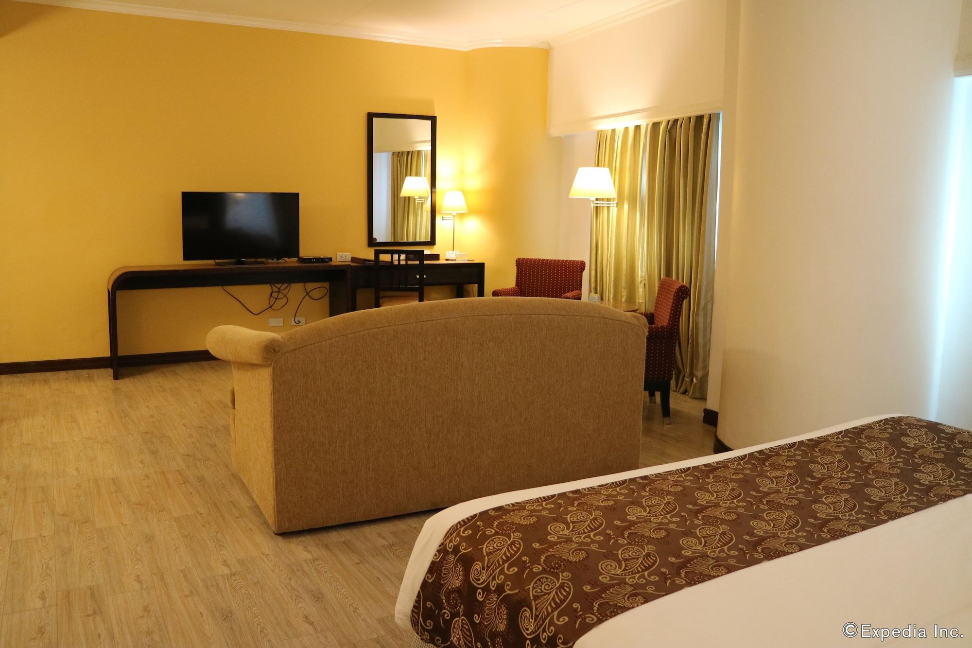 Days Hotel By Wyndham Iloilo Екстериор снимка