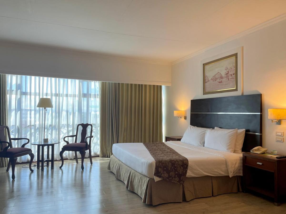 Days Hotel By Wyndham Iloilo Екстериор снимка